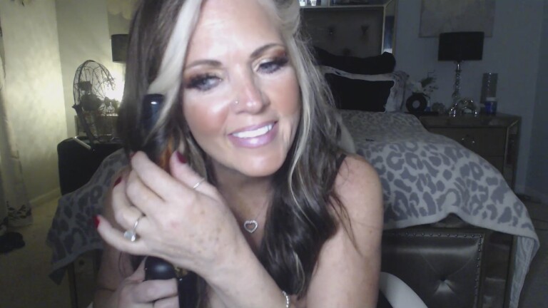 LexisLove's Streamate show and profile