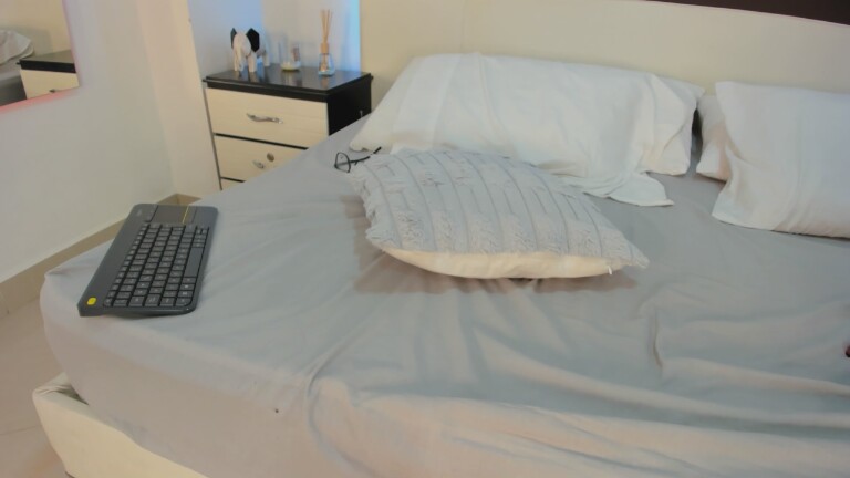 JohannaJones's Streamate show and profile