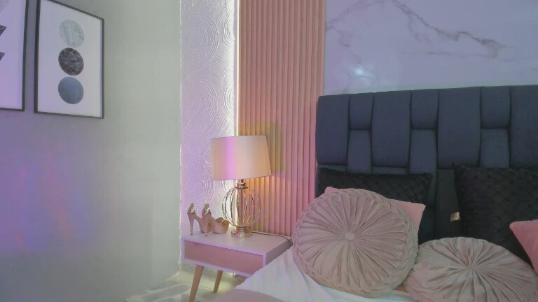 Violeta_Maddox's Streamate show and profile