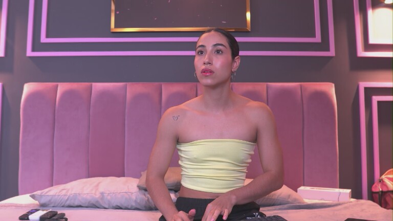 JuliaLaurent's Streamate show and profile