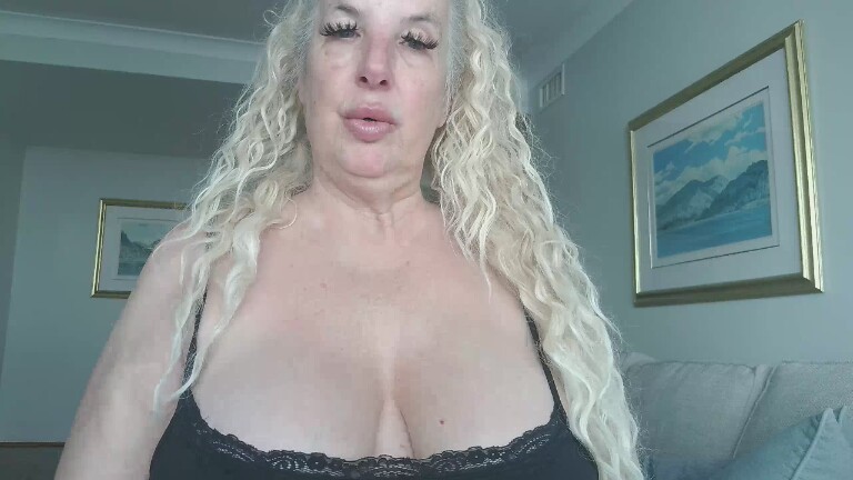 StephanieMatureBusty's Streamate show and profile
