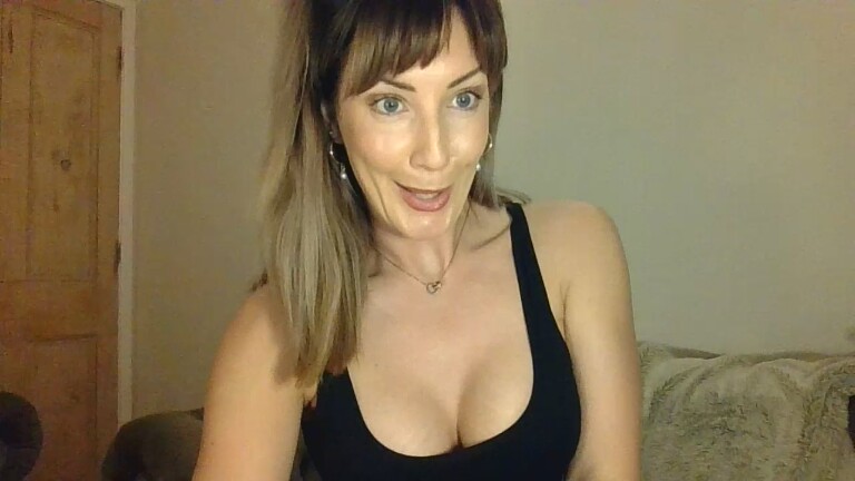 JoanieOakley21's Streamate show and profile