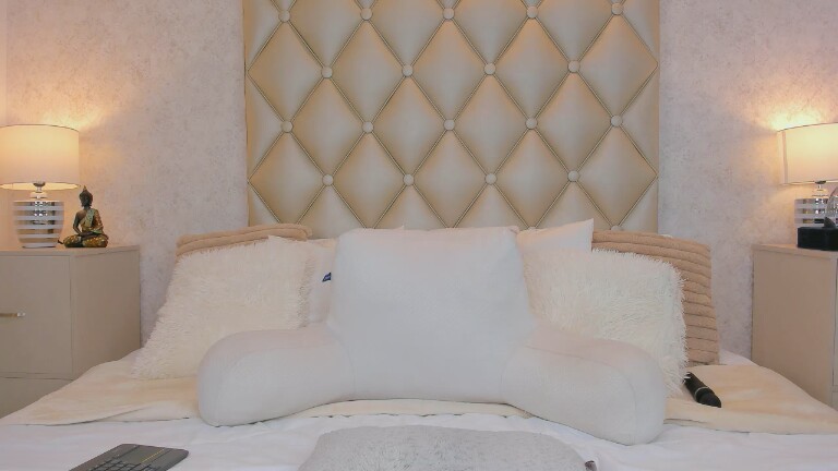 MiaaCaastro's Streamate show and profile