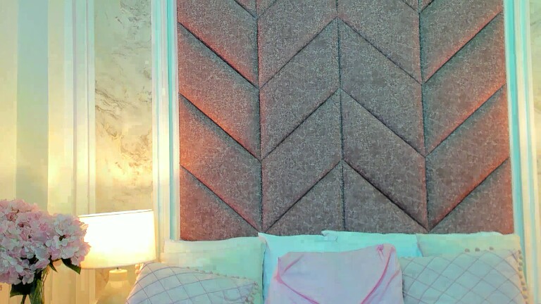 ScarletShinee's Streamate show and profile