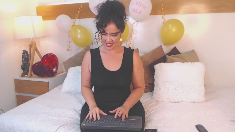 SeleneRisso's Streamate show and profile