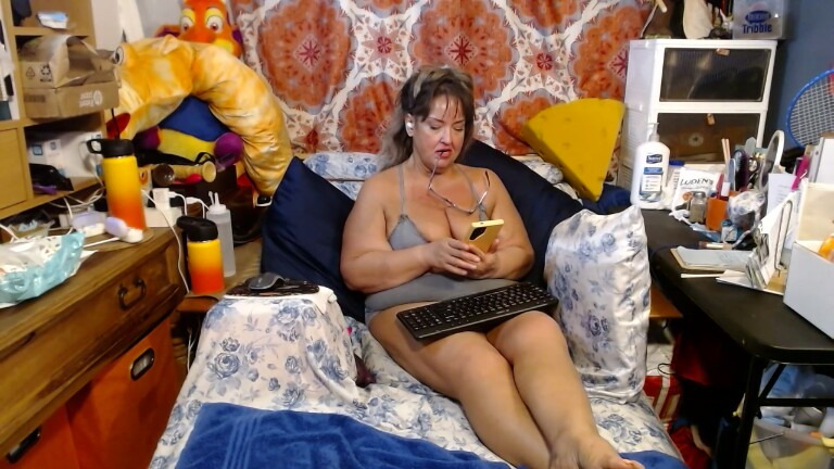 ClaudiaMidwestWife's Streamate show and profile