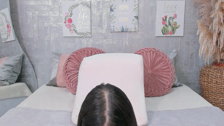 SaraBacker's Streamate show and profile