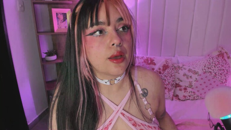 MaddieWaves's Streamate show and profile