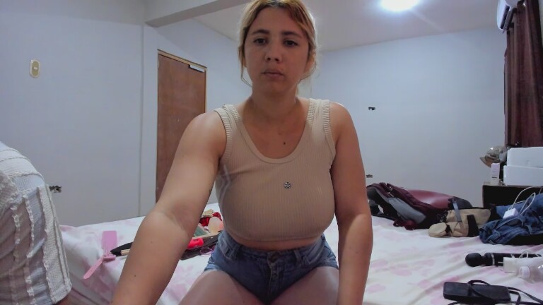 luna0102's Streamate show and profile