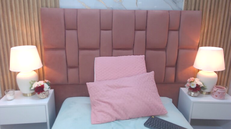 Evaverse's Streamate show and profile