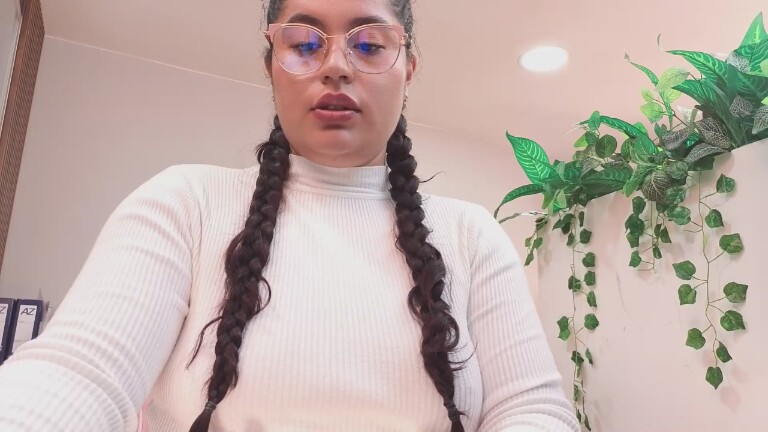 SharaThomas's Streamate show and profile