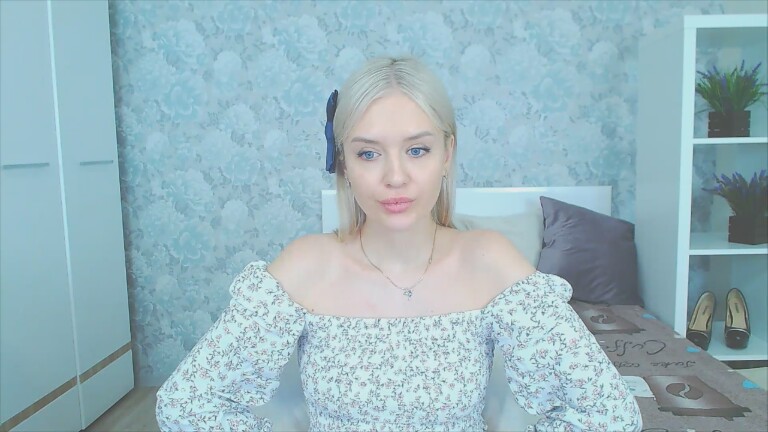 Lindy18's Streamate show and profile