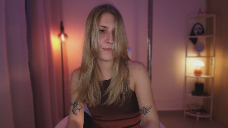 LindaSofiaa's Streamate show and profile