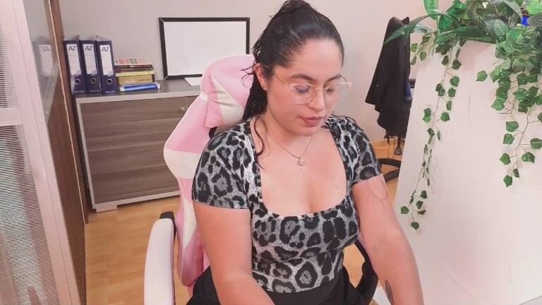 SharaThomas's Streamate show and profile