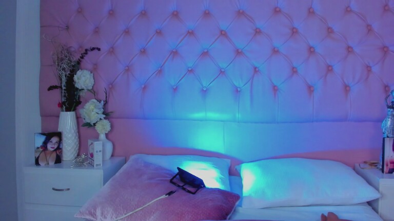 Nina_Lisboah's Streamate show and profile