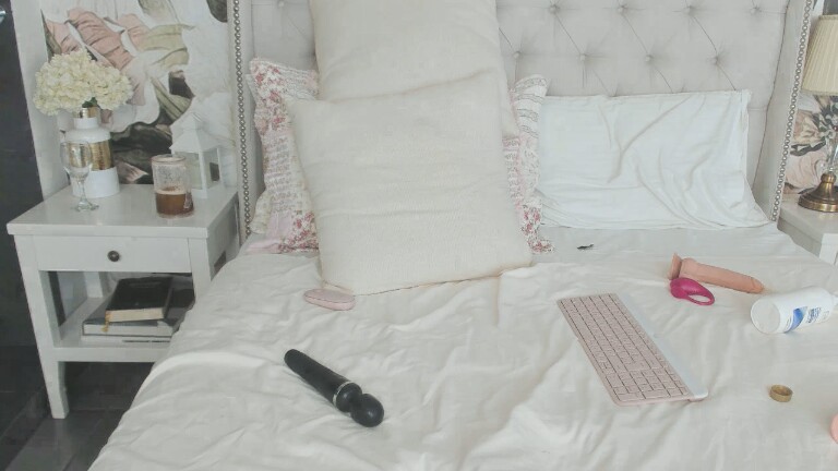 AlyciaParks's Streamate show and profile