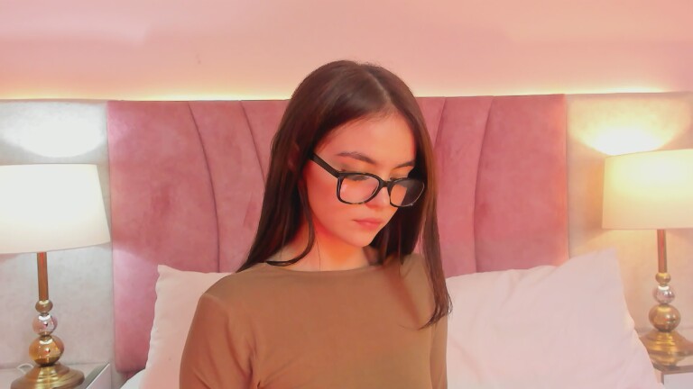 EmmaWeest's Streamate show and profile