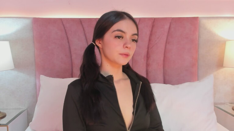 EmmaWeest's Streamate show and profile