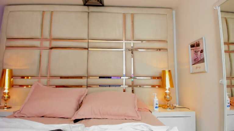 IsabellSanz's Streamate show and profile