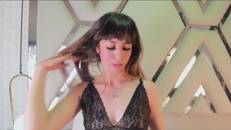 AriaPure's Streamate show and profile