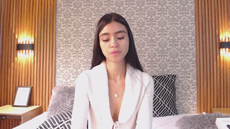 Charlotte_18's Streamate show and profile