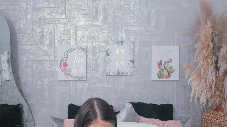 SaraBacker's Streamate show and profile