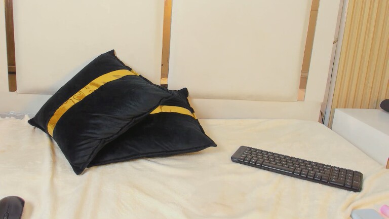 MelanyRousse26's Streamate show and profile