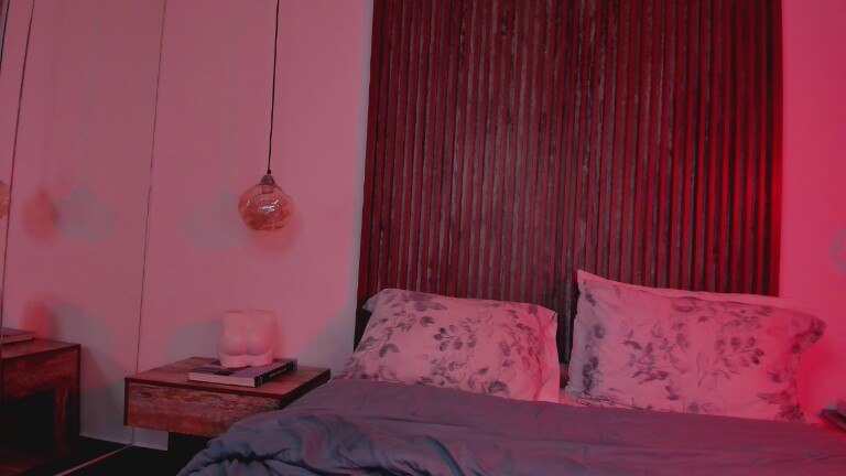 MaraMoore's Streamate show and profile