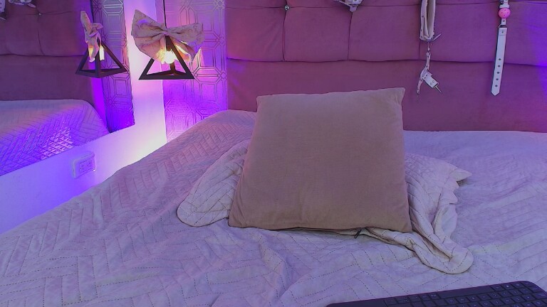 Lilith_Suarez's Streamate show and profile