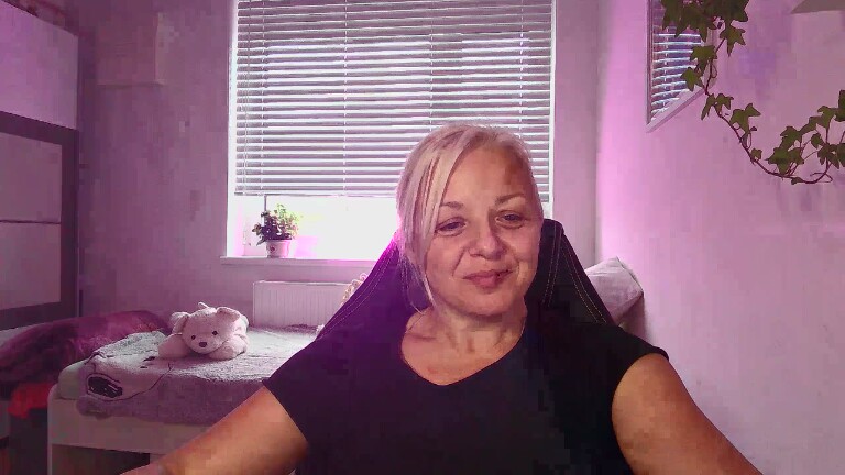 LinsyKim's Streamate show and profile