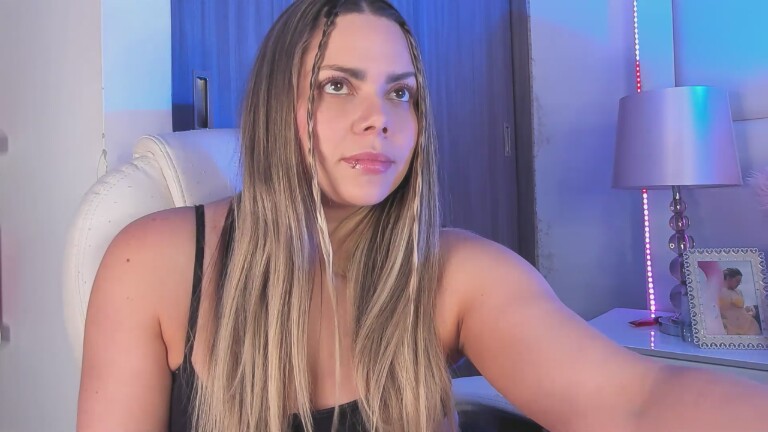 MurielHall's Streamate show and profile