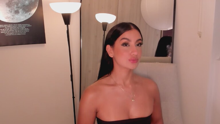 Nina_Cravizz's Streamate show and profile