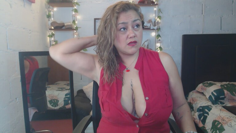 missrosario_stepmoan's Streamate show and profile